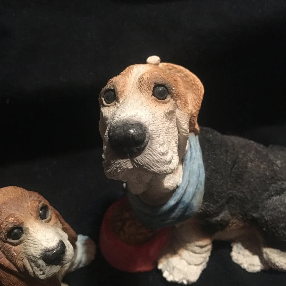 Stone Critters Majestic Basset Hounds with Food Dish Ears Pinned‎ Back Figurine
